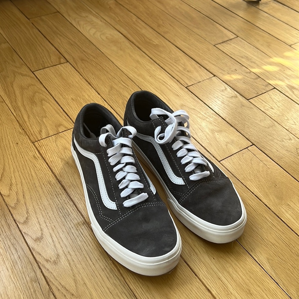 Vans Pig Suede Old school sneakers in Gray, Women’s Sz 9.5, Men’s Sz 8
